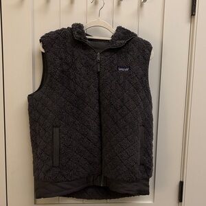 Patagonia Los Gatos Women’s Charcoal Gray Reversible Fleece Vest